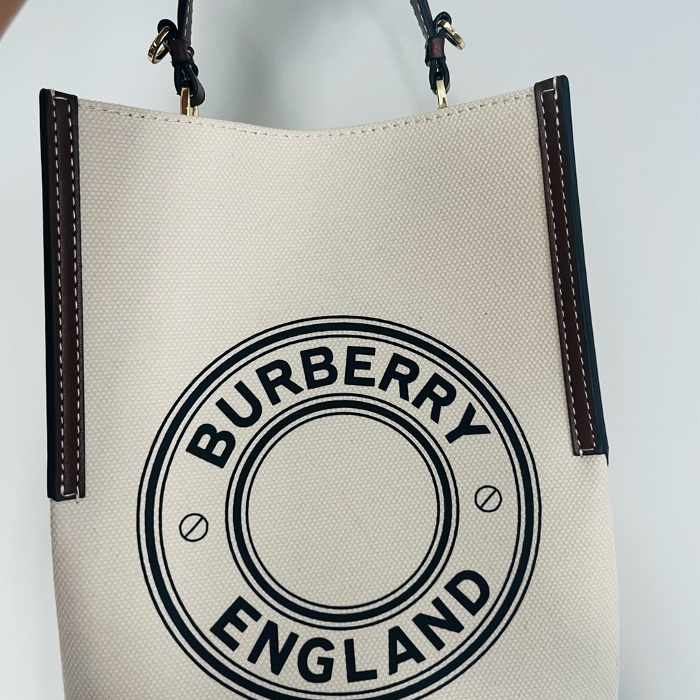 SOLD‼️Burberry Cream and Black Logo Tote